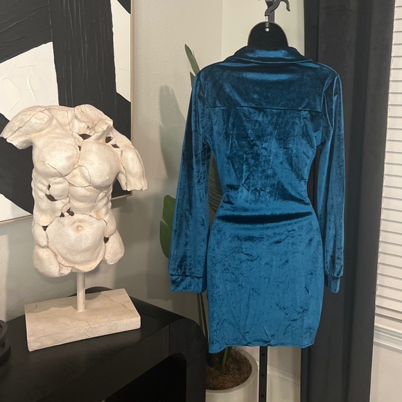 Knot 🪢 Dress - Picture 5 of 7